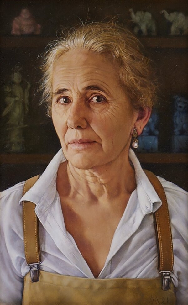 Bức tranh “A Self Portrait With a Pearl Earring” (Bức Chân Dung Tự Họa với Đôi Bông Tai Ngọc Trai) của họa sĩ Alessandra Marrucchi (Ý). Sơn dầu trên vải canvas; 10 inch x 16 inch (25.4cm x 40.6cm). (Ảnh: Cuộc thi Vẽ tranh Nhân vật Quốc tế NTD)