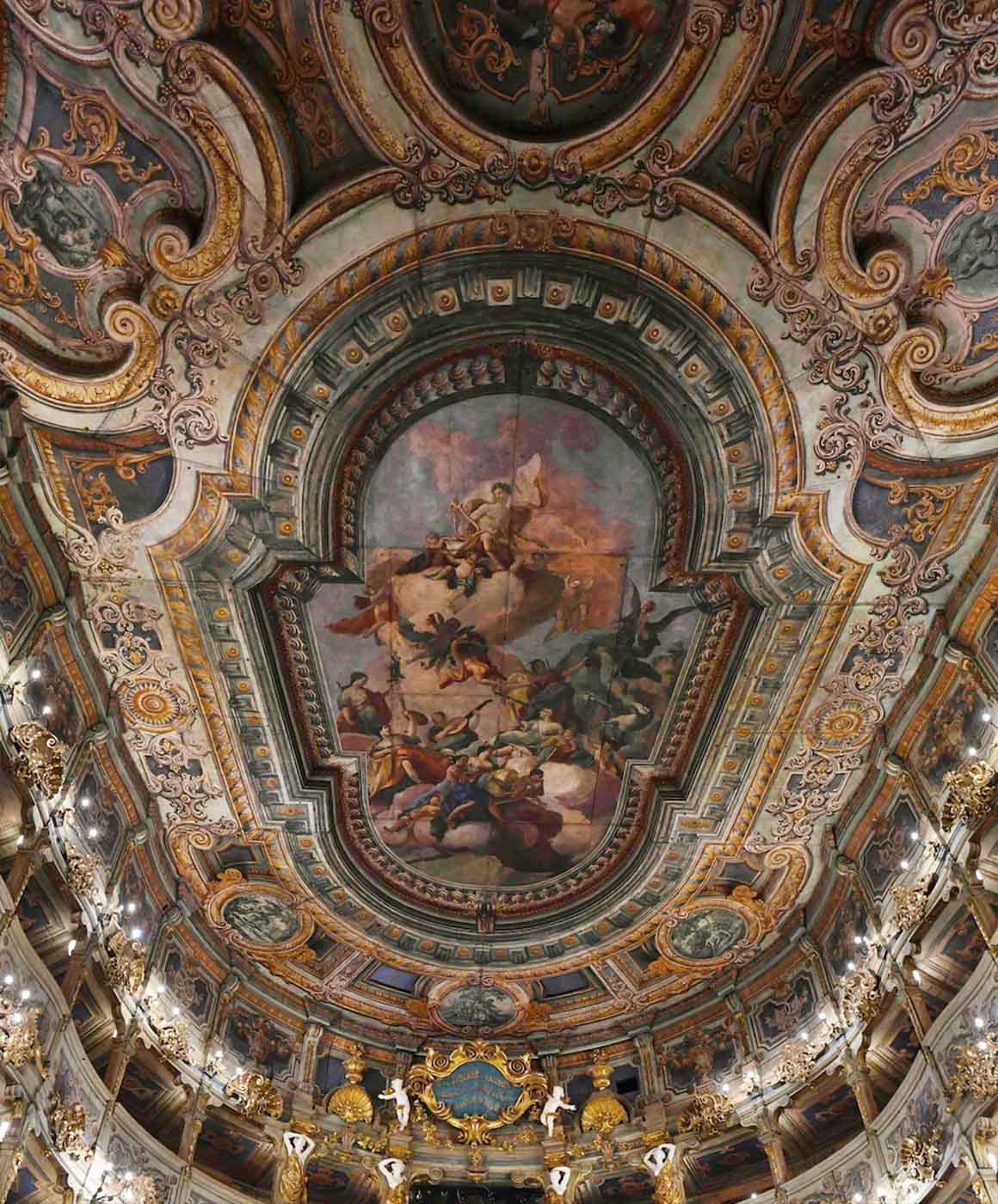 Hình ảnh các bức vẽ trên trần Nhà hát Opera Margraveial ở Bayreuth sau khi hoàn tất quá trình trùng tu vào năm 2018. (Ảnh: Christof Stache/AFP qua Getty Images)