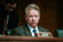 Thượng nghị sĩ Rand Paul (Cộng Hòa-Kentucky) tại phiên điều trần của Thượng viện liên quan đến COVID-19 ở Hoa Thịnh Đốn, vào ngày 03/03/2020. (Ảnh: Charlotte Cuthbertson/The Epoch Times)