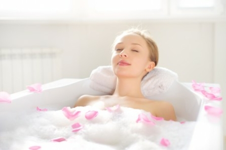 Tắm thường xuyên có hại cho sức khỏe không? Bao lâu tắm một lần mới là tốt nhất?