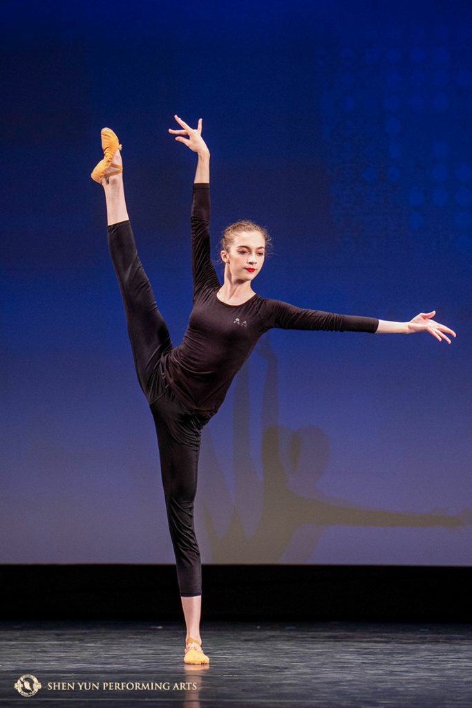 Dòng chảy Tinh thần Đạo gia qua Nghệ sỹ múa Shen Yun Lillian Parker