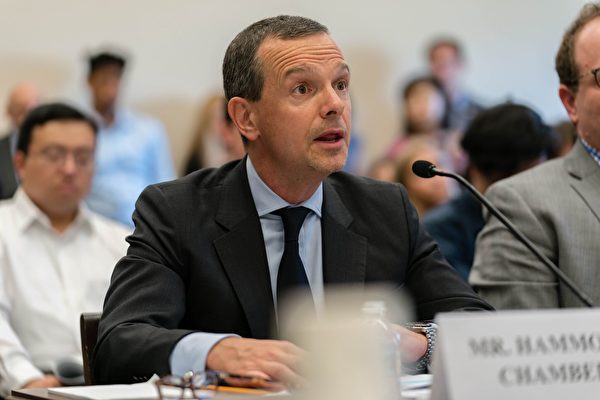 Ông Rupert Hammond, Hội trưởng Hiệp hội Doanh nghiệp Hoa Kỳ-Đài Loan, cho rằng “Chính sách một Trung Quốc” mà Hoa Kỳ đề xướng liên tục bị ĐCSTQ đặt ra những định nghĩa mới, khiến Đài Loan phải chịu tổn thất nghiêm trọng. Phía Hoa Kỳ cần tuyên bố “Chính sách một Trung Quốc” một cách rõ ràng với ĐCSTQ. (Ảnh: Thạch Thanh Vân/The Epoch Times)