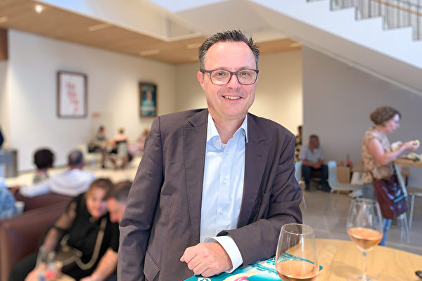 Ký giả người Thụy Sỹ biết đến Shen Yun qua The Epoch Times: Phát hiện một thế giới mới mẻ