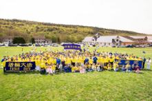 Các học viên Pháp Luân Công ở quận Orange, New York, luyện công tập thể tại ngoại ô New York, hôm 04/05/2024, để chào mừng Ngày Pháp Luân Đại Pháp Thế giới 13/05, và mừng sinh nhật Đại Sư Lý Hồng Chí. (Ảnh: Đới Binh/The Epoch Times)