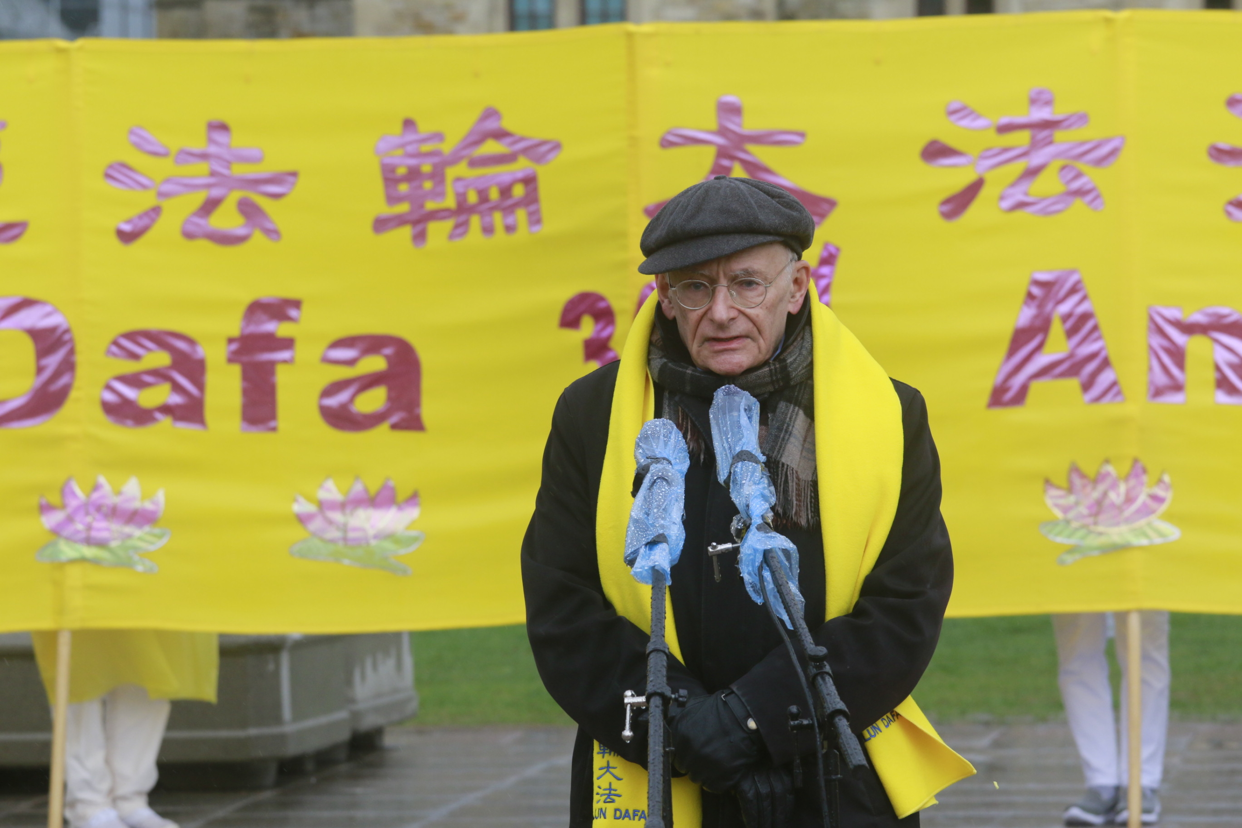 Luật sư Quốc tế về Nhân quyền David Matas đọc diễn văn tại lễ kỷ niệm 32 năm ngày Pháp Luân Đại Pháp hồng truyền hôm 08/05/2024. (Ảnh: Kano Ye/The Epoch Times)