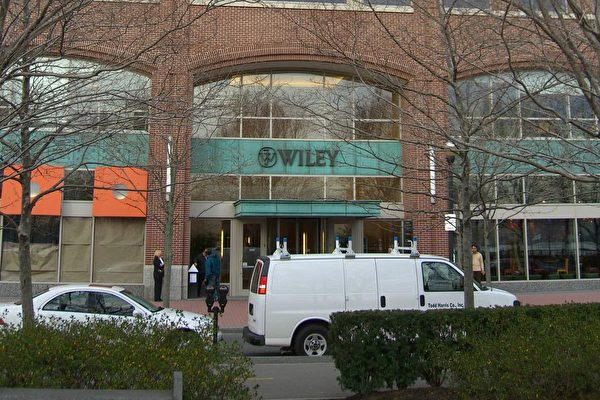 Nhà xuất bản đa quốc gia Wiley đã ngưng phát hành 19 loại tập san khoa học do công ty con Hindawi của Wiley quản lý. Hình ảnh trụ sở chính của Wiley tại Hoboken, New Jersey, Hoa Kỳ. (Ảnh: Nightscream/Nội dung từ Wikimedia)