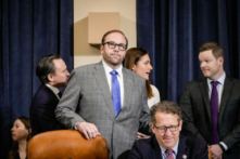 Chủ tịch Jason Smith (Cộng Hòa-Missouri) đến dự một phiên điều trần của Ủy ban Tài chính và Thuế vụ Hạ viện tại Tòa nhà Quốc hội ở Hoa Thịnh Đốn vào ngày 10/03/2023. (Ảnh: Drew Angerer/Getty Images)