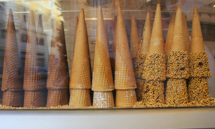 Bánh ốc quế gợi nhớ đến cornucopia, trong tiếng Hy Lạp có nghĩa là “chiếc sừng của sự sung túc.” (Ảnh: vaivirga/Shutterstock)