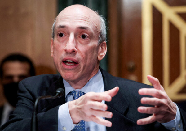 Chủ tịch Ủy ban Chứng khoán và Giao dịch (SEC) Gary Gensler điều trần trước phiên điều trần giám sát của Ủy ban Ngân hàng, Nhà ở, và Đô thị của Thượng viện về SEC tại Capitol Hill ngày 14/09/2021. (Ảnh: Evelyn Hockstein/Reuters)