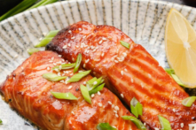 Đây là một món ăn lành mạnh, dễ chế biến, và vô cùng thơm ngon! Dùng lò nướng sẽ tạo nên hương vị tuyệt vời trong khoảng thời gian ngắn. (Ảnh: Đăng dưới sự cho phép của cô Amy Dong)