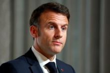 Tổng thống Pháp Emmanuel Macron đến New Caledonia. (Ảnh: Gonzalo Fuentes/Pool/AFP)