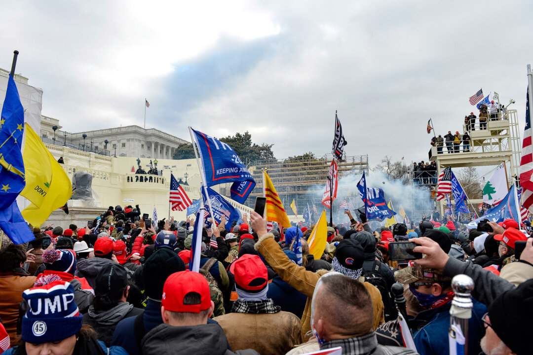 Những người ủng hộ Tổng thống Donald Trump biểu tình tại Tòa nhà Quốc hội Hoa Kỳ vào ngày 06/01/2021. (Ảnh: Joseph Prezioso/AFP qua Getty Images)