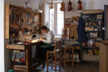 Xưởng của bà Hildegard Dodel, một nghệ nhân làm đàn ở thành phố Cremona, Ý. (Ảnh: Tư liệu công cộng)