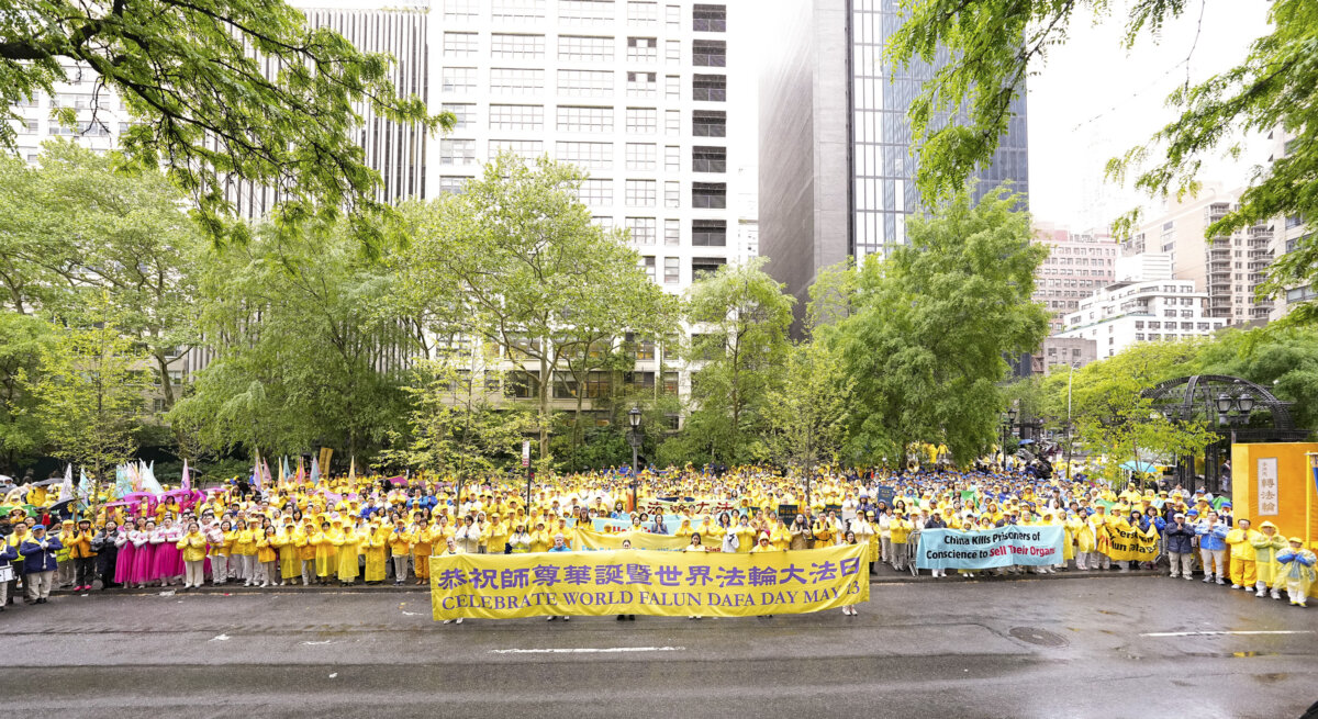 Hàng ngàn người diễn hành ở New York mừng Ngày Pháp Luân Đại Pháp Thế giới, phơi bày cuộc đàn áp của ĐCSTQ