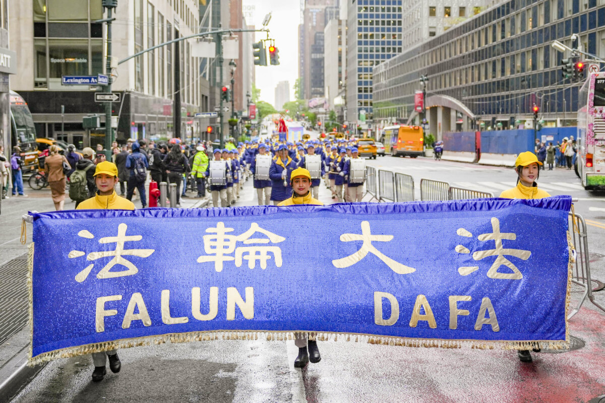 Hàng ngàn người diễn hành ở New York mừng Ngày Pháp Luân Đại Pháp Thế giới, phơi bày cuộc đàn áp của ĐCSTQ