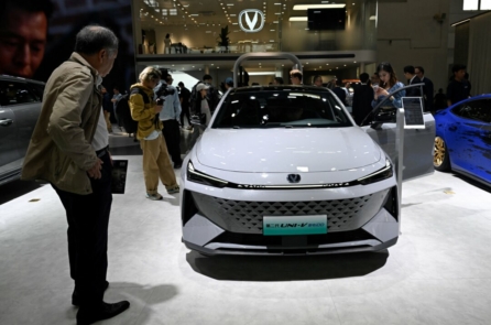 Thuế quan, các lệnh trừng phạt của Hoa Kỳ có thể giáng một đòn kép vào các nhà sản xuất xe hơi có liên kết với quân đội Trung Quốc