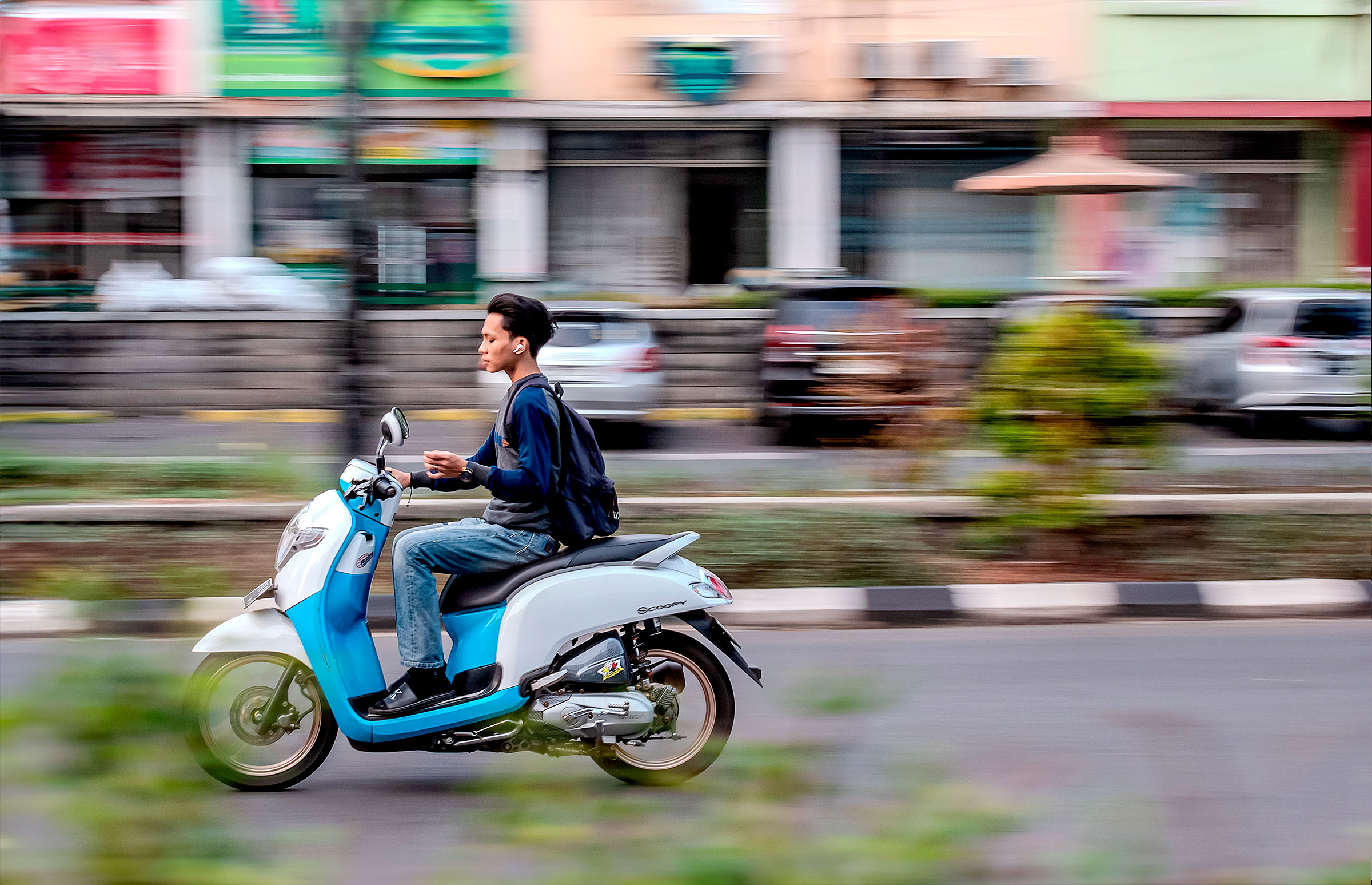 Đã ba thập niên kể từ khi các hướng dẫn hiện hành của FCC được ban hành và các sản phẩm không dây phát ra bức xạ ngày càng trở nên phổ biến. (Ảnh: Kateryna Sypailova/Shutterstock)