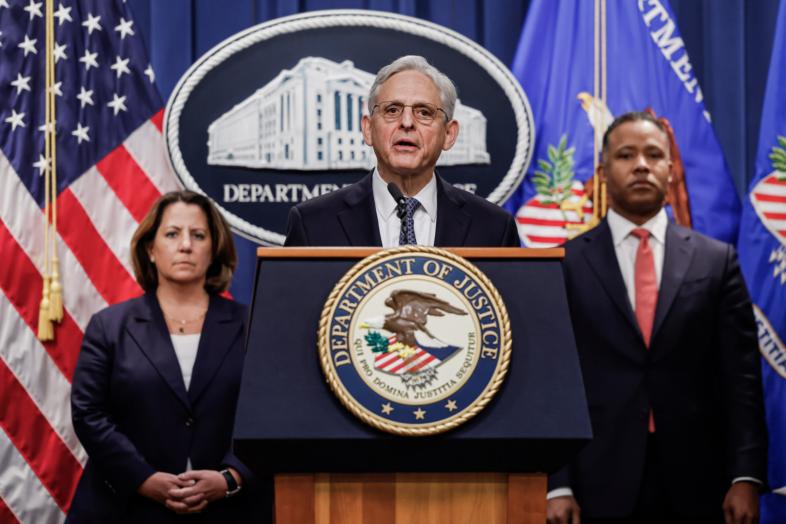 Tổng Chưởng lý Merrick Garland đọc diễn văn tại Bộ Tư pháp ở Hoa Thịnh Đốn vào ngày 18/11/2022. (Ảnh: Anna Moneymaker/Getty Images)