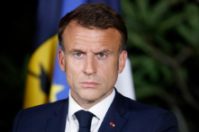 Tổng thống Pháp Emmanuel Macron đọc diễn văn tại dinh thự Cao ủy New Caledonia ở Nouméa, trong khuôn khổ chuyến đi tới quần đảo Thái Bình Dương này nhằm giải quyết một cuộc khủng hoảng chính trị, hôm 24/05/2024. (Ảnh: Ludovic Marin/Pool/AFP qua Getty Images)