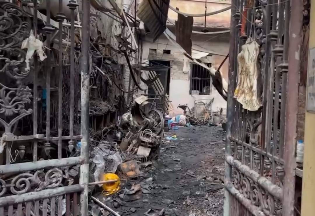 Cháy nhà 5 tầng ở Hà Nội