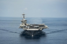 Hàng không mẫu hạm USS Carl Vinson đi qua Biển Đông trong khi tiến hành các hoạt động bay vào ngày 09/04/2017. (Ảnh: Z.A. Landers/Courtesy U.S. Navy/Ảnh tư liệu phát qua Reuters)