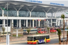 Giông lớn tại Hà Nội, nhiều chuyến bay đến Nội Bài phải chuyển hướng