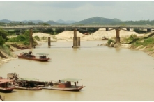 Việt Nam: Giá mua cát từ Cambodia đắt hơn gần 60% so với mua ở miền Tây