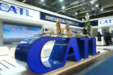 Nhà sản xuất pin điện Trung Quốc CATL trưng bày sản phẩm của mình tại Triển lãm Xe hơi IAA Frankfurt 2019 ở Frankfurt am Main, Đức, ngày 11/09/2019. (Ảnh: Sean Gallup/Getty Images)