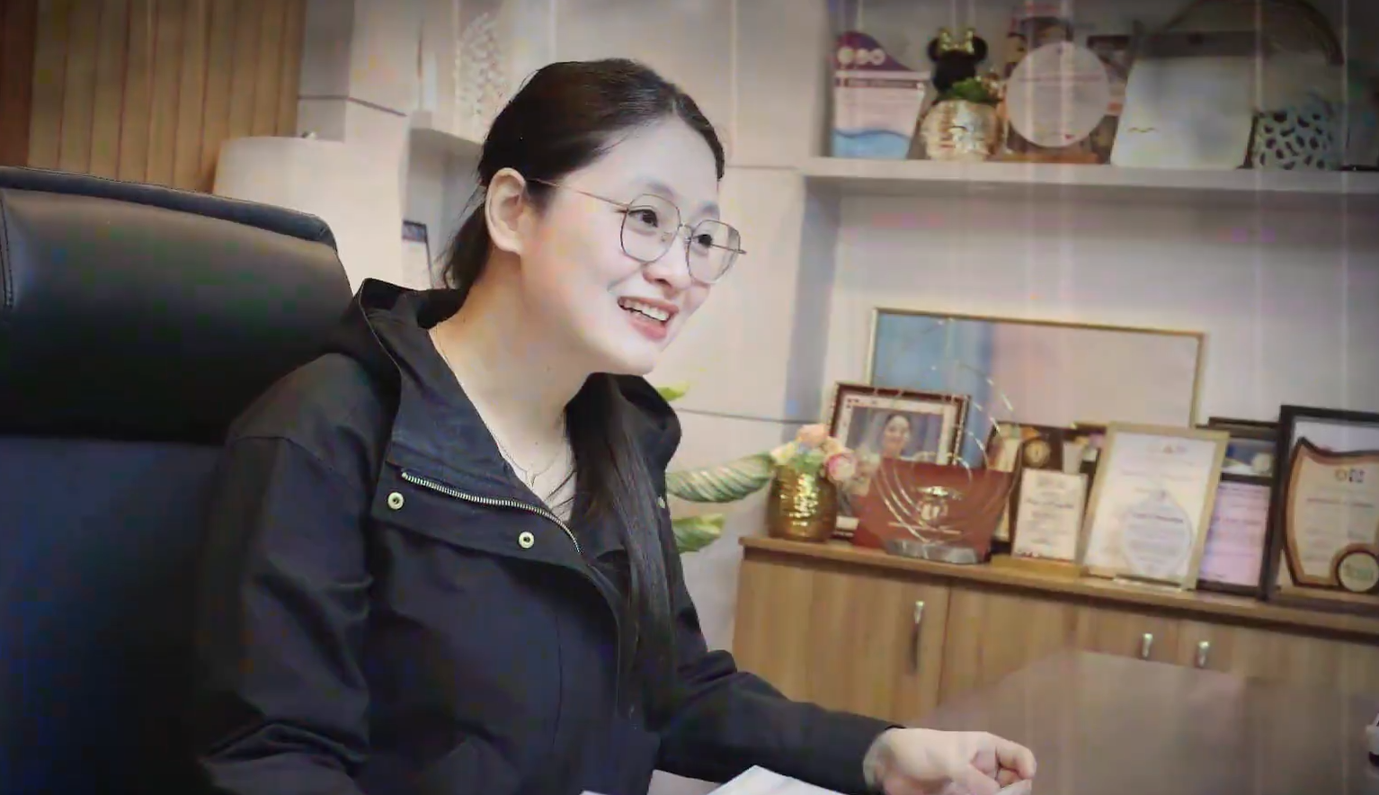 Hình ảnh bà Alice Guo, thị trưởng thành phố Bamban, Philippines. (Ảnh chụp màn hình từ video của NTD)