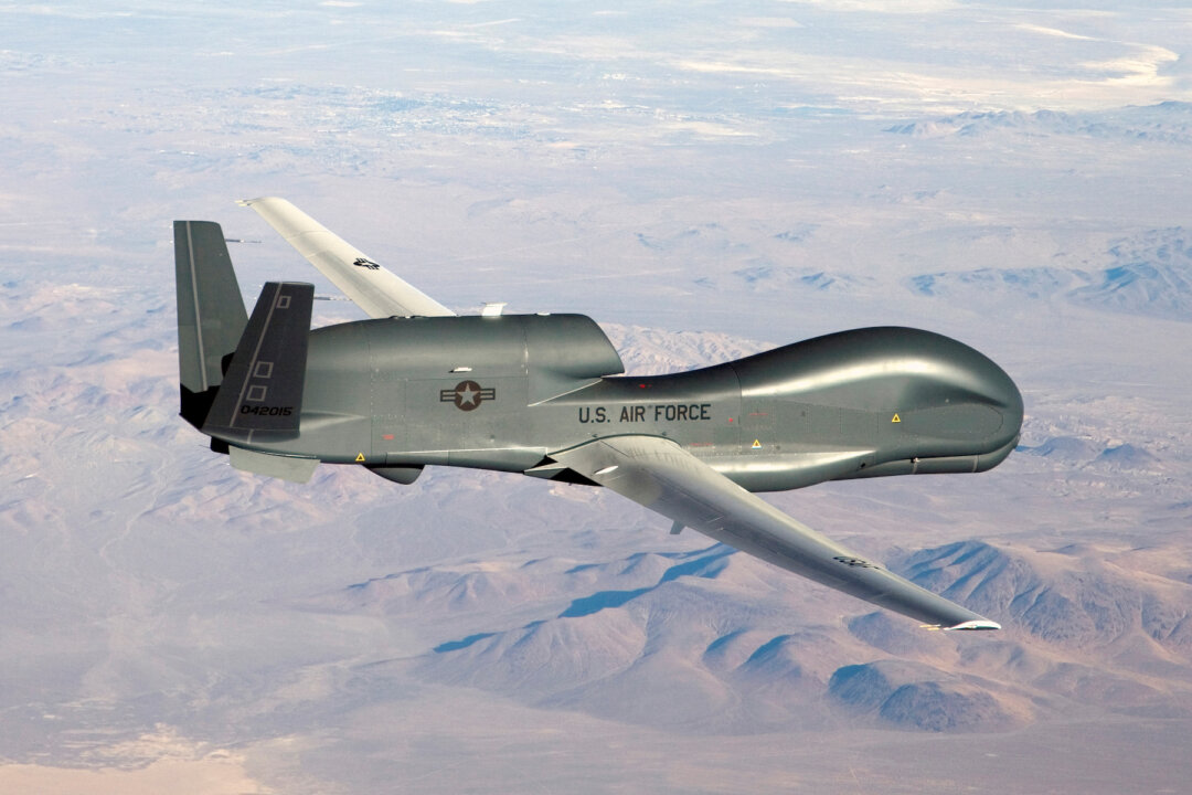 Một phi cơ không người lái RQ-4 Global Hawk. (Ảnh: Không quân Hoa Kỳ/Bobbi Zapka/Ảnh tư liệu phát qua Reuters)