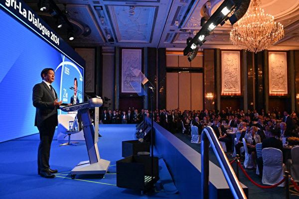 Tại Hội nghị Đối thoại Shangri-La, Singapore hôm 31/05/2024, tổng thống Philippines Ferdinand Marcos Jr. đã đối đáp gay gắt với Thiếu tướng Từ Huy của quân đội ĐCSTQ, về vấn đề Biển Đông. Hình ảnh ông Marcos Jr. trình bày tại hội nghị ngày 31/05/2024. (Ảnh: Nhac Nguyen/AFP qua Getty Images)