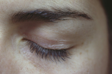 Ảnh chụp cận cảnh một đôi mắt đang nhắm. (Ảnh: Archive Photos/Getty Images)