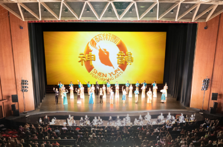 Nhà truyền giáo: Shen Yun triển hiện ‘Chân lý từ lời của Chúa’