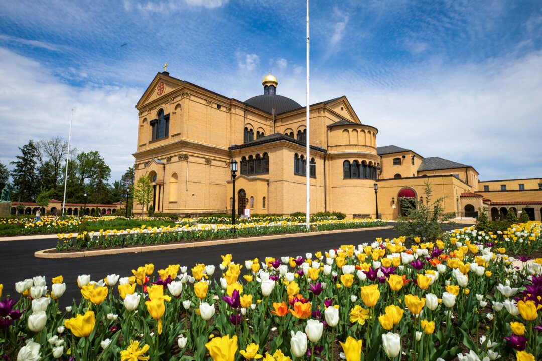 Tu viện dòng Phan Sinh Đất Thánh tại Mỹ quốc (The Franciscan Monastery of the Holy Land in America) là một quần thể kiến trúc của dòng Phan Sinh tại đường 14 và Quincy trong khu Brookland gần Đại học Công giáo Hoa Kỳ ở Hoa Thịnh Đốn. (Ảnh: Nicole Glass Photography/Shutterstock)