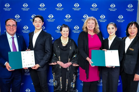 Các nhà lập pháp Canada say mê Shen Yun: ‘Đây là điều chúng ta sẽ không bao giờ quên’