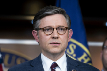 Chủ tịch Hạ viện Mike Johnson (Cộng Hòa-Louisiana) trong một cuộc họp báo về việc sinh viên biểu tình phản đối cuộc xung đột Israel-Gaza trên khắp các trường đại học lớn ở Hoa Kỳ, tại Hoa Thịnh Đốn hôm 30/04/2024. (Ảnh: Madalina Vasiliu/The Epoch Times)