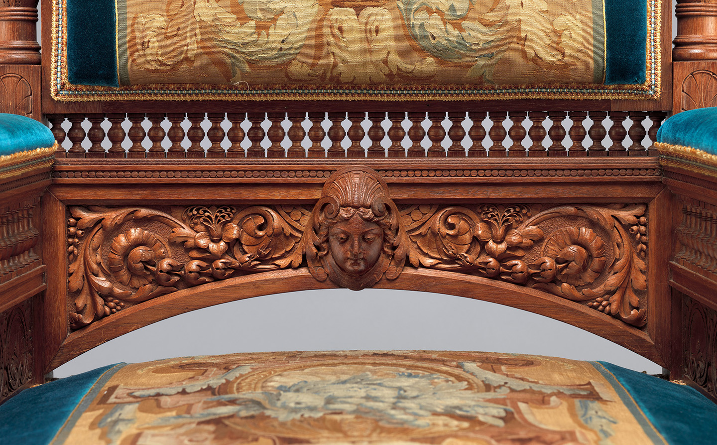 Các chi tiết chạm khắc trên chiếc ghế bành bằng gỗ óc chó màu đen, Hãng sản xuất Pottier & Stymus, khoảng năm 1875–1876. Bảo tàng Nghệ thuật Metropolitan, thành phố New York. (Ảnh: Tư liệu công cộng)