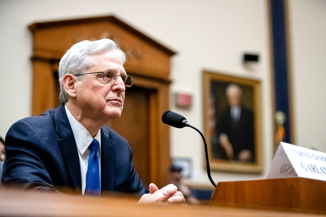 Tổng Chưởng lý Merrick Garland làm chứng trong phiên điều trần của Ủy ban Tư pháp Hạ viện tại Hoa Thịnh Đốn, hôm 04/06/2024. (Ảnh: Allison Bailey/Middle East Images qua AFP)