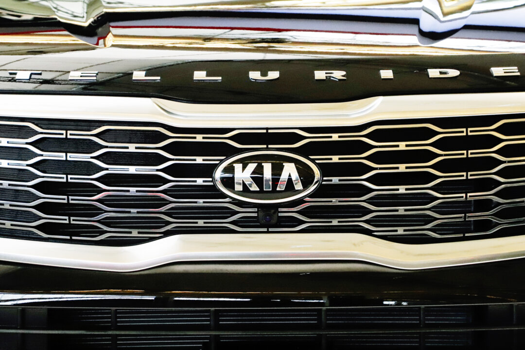 Kia thu hồi gần 463,000 xe SUV Telluride vì nguy cơ cháy nổ, kêu gọi những khách hàng bị ảnh hưởng đậu xe bên ngoài