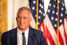 Ứng cử viên tổng thống Robert F. Kennedy Jr. trình bày tại thư viện Nixon ở Yorba Linda, California, hôm 12/06/2024. (Ảnh: John Fredricks/The Epoch Times)