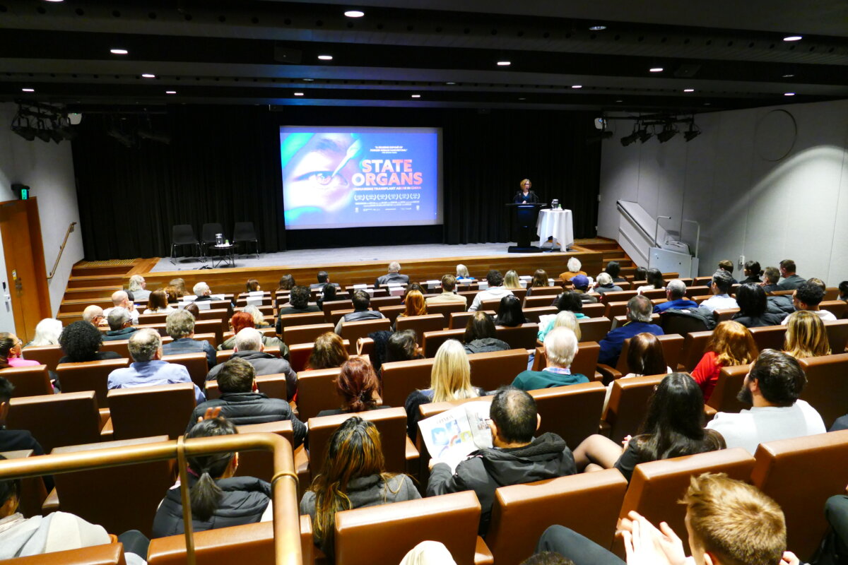 Buổi chiếu phim Nội tạng Nhà nước (State Organs) tại Tòa nhà Nghị viện New South Wales, Sydney, Úc hôm 19/06/2024. (Ảnh: Lorrita Liu/The Epoch Times)