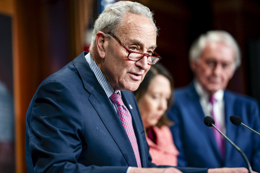 Lãnh đạo Đa số Thượng viện Chuck Schumer (Dân Chủ-New York) nói trong cuộc họp báo tại Tòa nhà Quốc hội Hoa Kỳ, hôm 05/06/2024. (Ảnh: Kent Nishimura/Getty Images)