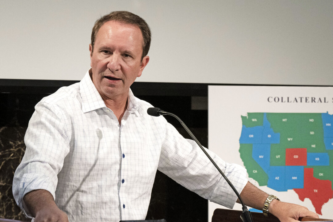 Thống đốc Louisiana Jeff Landry trò chuyện trong cuộc họp báo tại Tòa nhà Quốc hội tiểu bang Louisiana ở Baton Rouge, Louisiana, hôm 18/06/2024. (Ảnh: Hilary Scheinuk/The Advocate qua AP)