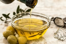 Theo Hiệp hội các nhà sản xuất dầu ô liu Hoa Kỳ, dầu ô liu được tiêu thụ với tốc độ 90 triệu gallon mỗi năm ở Hoa Kỳ. (Ảnh: Pixabay/CC0)