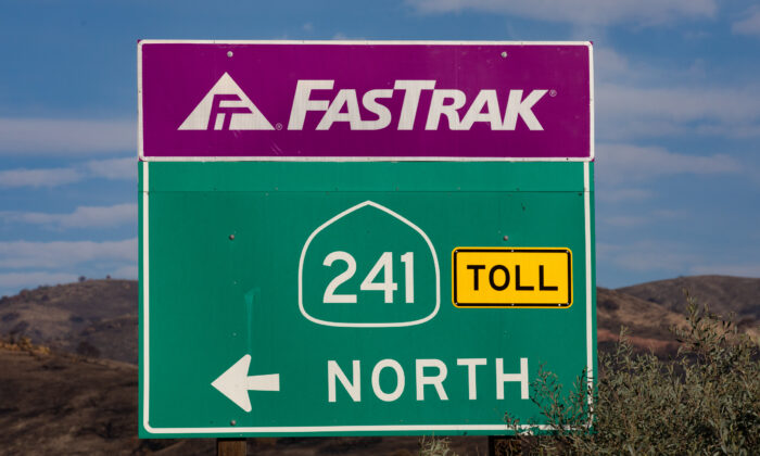 Cảnh báo người lái xe về chiêu lừa đảo thu lệ phí đường bộ ở California: Đừng bấm vào tin nhắn báo chưa đóng tiền