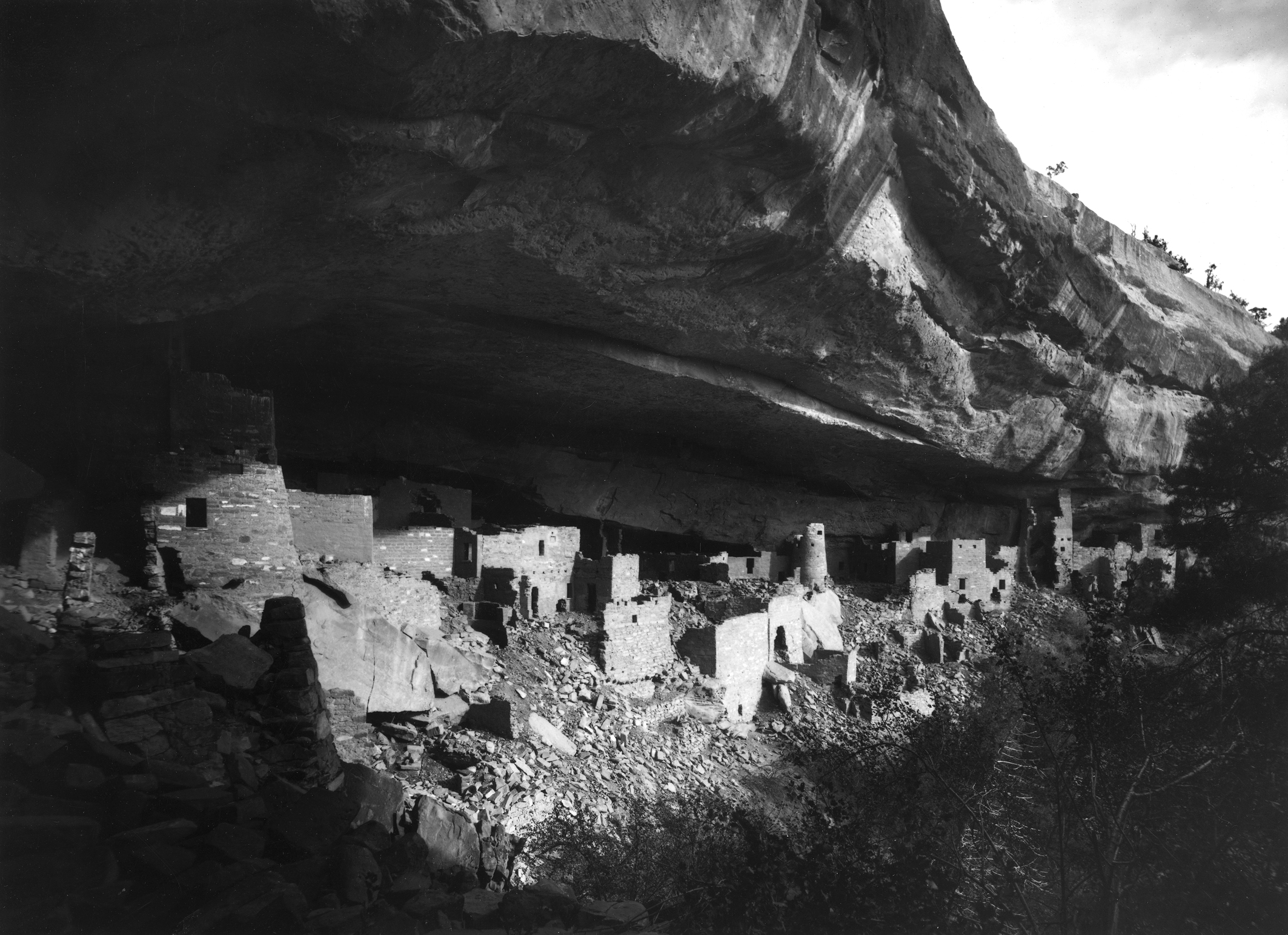 Cliff Palace (Cung điện trên Vách đá) ở Mesa Verde, tây nam Colorado. Ảnh do học giả Gustaf Nordenskiöld chụp năm 1891. (Ảnh: Tư liệu công cộng)