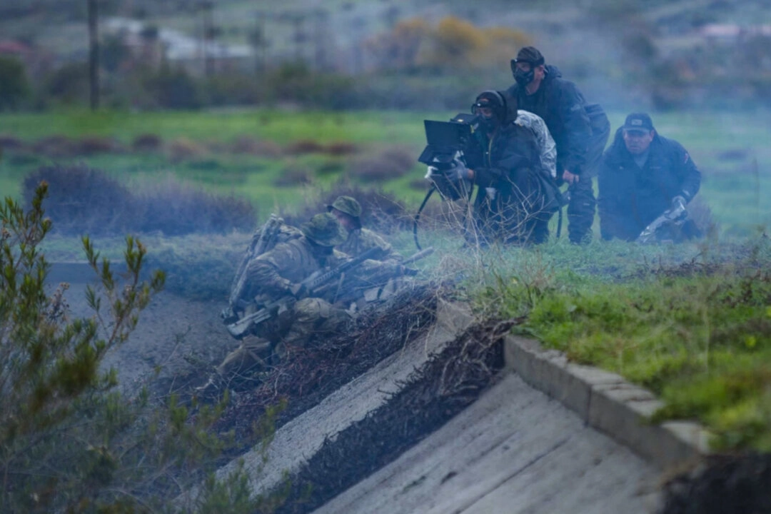 Một nhóm sản xuất của loạt phim truyền hình CBS “SEAL Team” quay một cảnh tại Căn cứ Thủy quân lục chiến Pendleton, California, vào ngày 14/01/2019. (Ảnh của lực lượng Thủy quân lục chiến Hoa Kỳ do Lance Cpl. Drake Nickels chụp/Tư liệu công cộng)