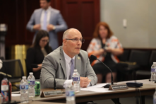 Dân biểu Hạ viện John Moolenaar (Cộng Hòa-Michigan), Chủ tịch Ủy ban Đặc Hạ viện về ĐCSTQ, nói trong một hội nghị bàn tròn ở Hoa Thịnh Đốn, hôm 23/05/2024. (Ảnh: Được đăng dưới sự cho phép của Ủy ban Đặc biệt Hạ viện về ĐCSTQ)