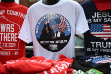 Trong thời kỳ nhạy cảm của ĐCSTQ, sản phẩm ‘áo T-shirt ông Trump bị ám sát’ nhanh chóng bị xóa khỏi kệ hàng trực tuyến
