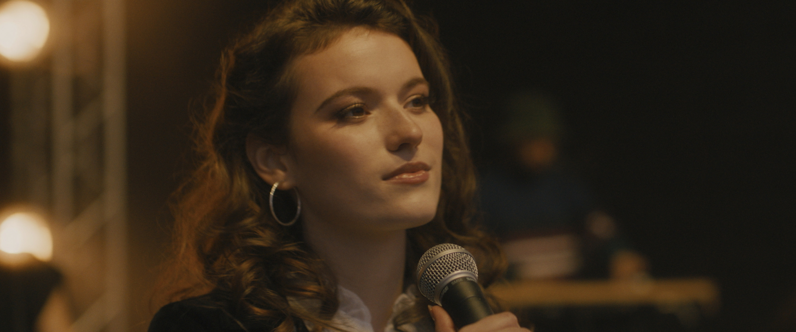 Nữ diễn viên Kirrilee Berger đóng vai ca sỹ Rebecca Smallbone. Cô Rebecca ngoài đời được biết đến với nghệ danh là Rebecca St. James, một ca sỹ nhạc Cơ Đốc đương đại nổi tiếng. (Ảnh: Đăng dưới sự cho phép của Lionsgate)